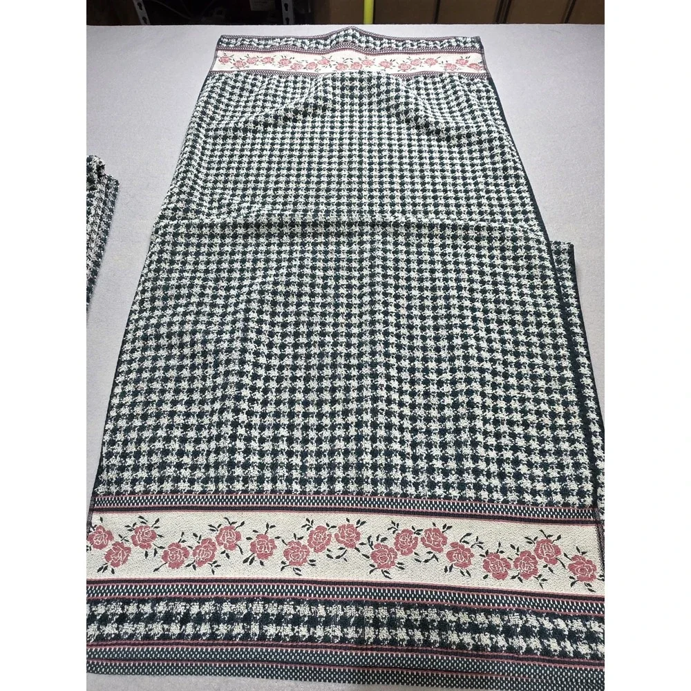 4 Vintage Priority by Santens Full Size Bath Towel Black White Houndstooth Pink